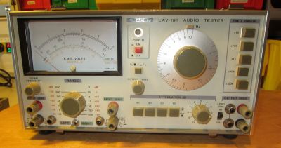 Leader Audiotester- zweikanaliges Millivoltmeter mit NF-Generator